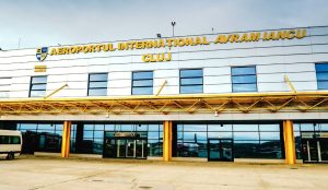 Incident grav pe Aeroportul Internațional Cluj-Napoca: un avion cu sute de pasageri a survolat aeroportul timp de 11 minute din cauza unui controlor de trafic adormit