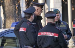 Jaf armat cu ostatici la o bancă din Napoli, cu intervenția forțelor de ordine